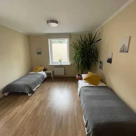 Apartment Quiet And Spacious Oasis In Center, Parking Available *
