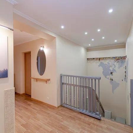 Quiet And Spacious Oasis In Center, Parking Available Apartment